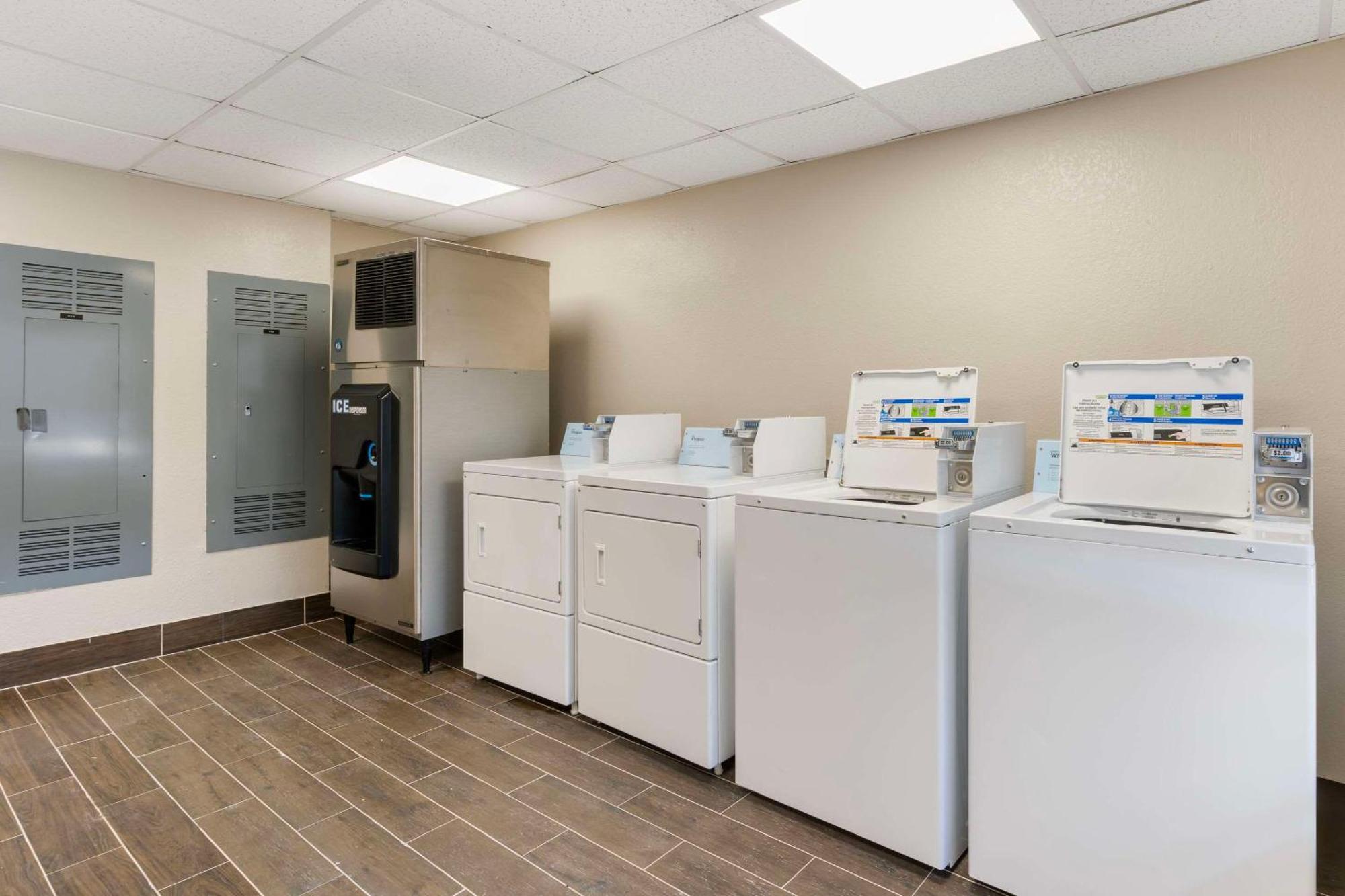 Comfort Suites West Jacksonville Buitenkant foto